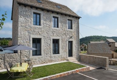 G&icirc;te n&deg;48G121030 CHANAC - Loz&egrave;re - L'Ecole d'Antan 5/6 personnes - photo