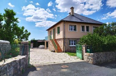 G&icirc;te n&deg;48G111820 Aumont-Aubrac - Loz&egrave;re - MAISON|perso