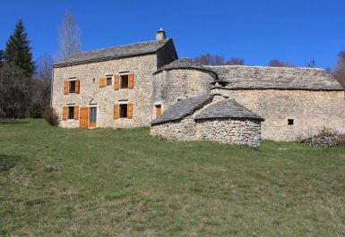 G&icirc;te n&deg;48G120550 SAINT-PIERRE-DES-TRIPIERS - Loz&egrave;re - G&icirc;te du Pigeonnier Causse M&eacute;jean - Maison pigeonnier et four &agrave; pain