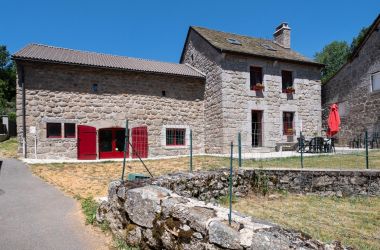 G&icirc;te n&deg;48G150110 Saint-Denis-en-Margeride - Loz&egrave;re - photo
