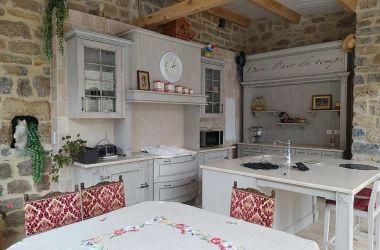 G&icirc;te n&deg;48G170286 Saint-&Eacute;tienne-du-Valdonnez - Loz&egrave;re - Cuisine d'&eacute;t&eacute;