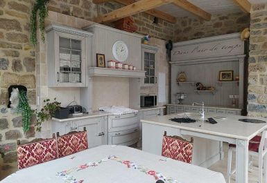 G&icirc;te n&deg;48G170286 SAINT-ETIENNE-DU-VALDONNEZ - Loz&egrave;re - G&icirc;te de 12 personnes &agrave; Molines - Cuisine d'&eacute;t&eacute;