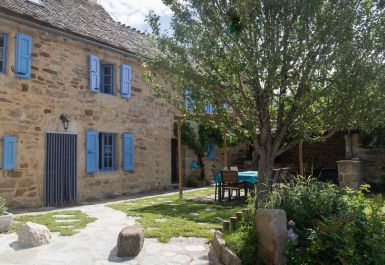 G&icirc;te n&deg;48G111330 SALCES (LES) - Loz&egrave;re - Au Pied de l'Aubrac - Ext&eacute;rieur