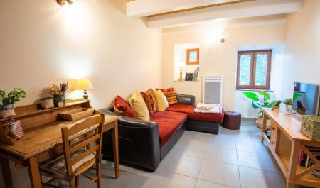 G&icirc;te n&deg;48G160390 CANILHAC - Loz&egrave;re - G&icirc;te en Gr&egrave;s Rose 4/6 personnes - photo