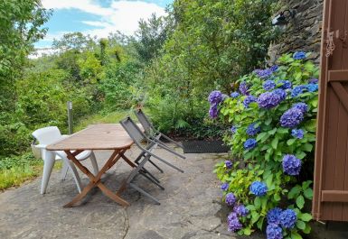 G&icirc;te n&deg;48G131170 GABRIAC - Loz&egrave;re - G&icirc;te Pelegrine - 2/3 personnes - Terrasse priv&eacute;e du g&icirc;te P&eacute;l&eacute;grine