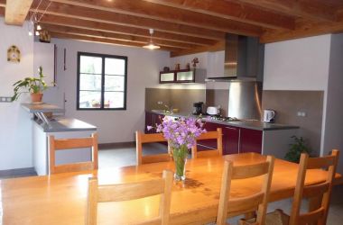 G&icirc;te n&deg;48G171490 Saint-Julien-du-Tourne - Loz&egrave;re - Salle &agrave; manger