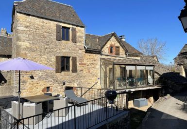 G&icirc;te n&deg;48G120310 CANILHAC - Loz&egrave;re - Le G&icirc;te du Donjon - photo