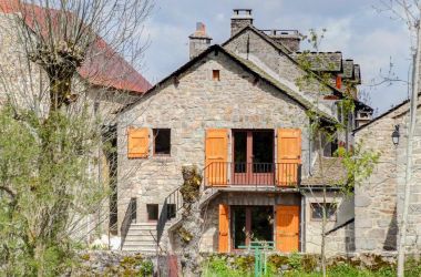 G&icirc;te n&deg;48G110293 Fau-de-Peyre - Loz&egrave;re - Ext&eacute;rieur vue du champ