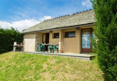 Meubl&eacute; n&deg;48H210072 SAINT-LEGER-DE-PEYRE - Loz&egrave;re - Logement 2/4 pers. - Village de Vacances du Parc des Loups du G&eacute;vaudan - Ext&eacute;rieur