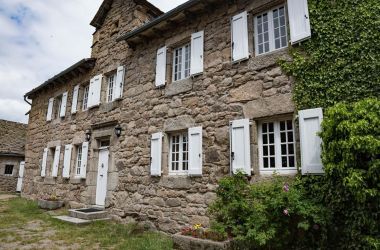 Meubl&eacute; n&deg;48H110860 SAINT-LEGER-DE-PEYRE - Loz&egrave;re - La Maison de Ma&icirc;tre 11 personnes &agrave; Sainte-Lucie - photo