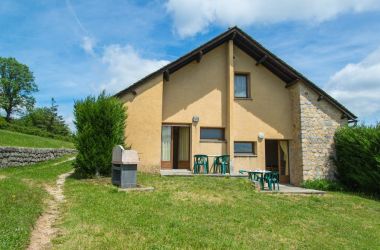 Meubl&eacute; n&deg;48H210073 SAINT-LEGER-DE-PEYRE - Loz&egrave;re - Logement 6 pers. - Village de Vacances du Parc des Loups du G&eacute;vaudan - Ext&eacute;rieur