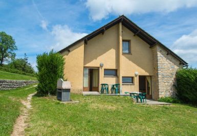 Meubl&eacute; n&deg;48H210073 SAINT-LEGER-DE-PEYRE - Loz&egrave;re - Logement 6 pers. - Village de Vacances du Parc des Loups du G&eacute;vaudan - Ext&eacute;rieur