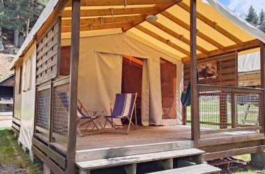 Meubl&eacute; n&deg;48H450125 CHASTANIER - Loz&egrave;re - Ecolodge 5 personnes - Camping Le Pont de Braye - Terrasse