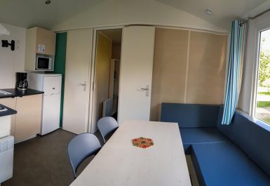 Meubl&eacute; n&deg;48H450164 LANGOGNE - Loz&egrave;re - Mobil-home 4 pers. - Camping La Cigale de l'Allier - Coin cuisine/s&eacute;jour