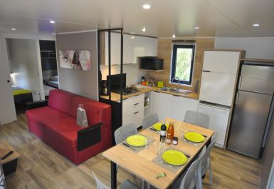 Meubl&eacute; n&deg;48H430089 VILLEFORT - Loz&egrave;re - Mobil home Exclusif 6 pers. - Camping Le Mas des S&eacute;dari&egrave;s &agrave; Villefort - Vue d'ensemble de la pi&egrave;ce principale
