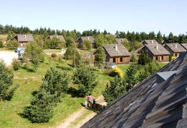 VILLAGE VACANCES**** LES BOUVIERS&nbsp;(48H250080) ST DENIS EN MARGERIDE - VILLAGE VACANCES**** LES BOUVIERS - photo